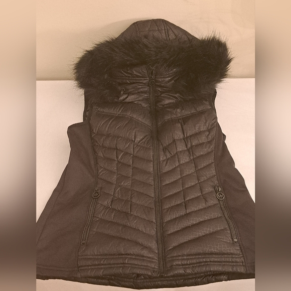 MICHAEL KORS Black Quilted Puffer Vest W/Faux Fur Trim, Removable Hoodie, Sz L - Picture 10 of 16